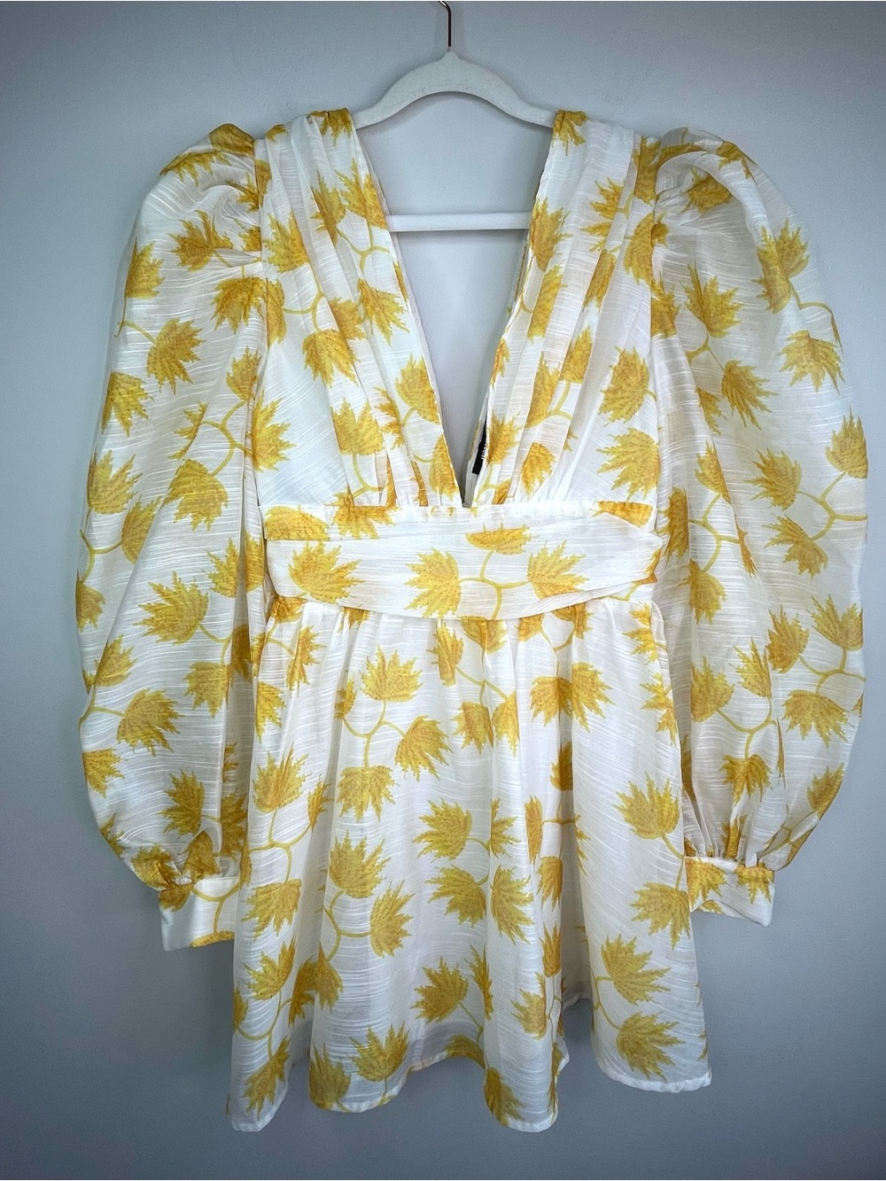Missguided White and Yellow Floral Plunge V-Neck Mini Dress With Ballon Sleeves